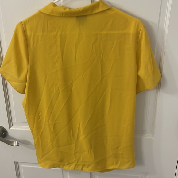 Beautiful yellow gold blouse size large - Picture 3 of 3